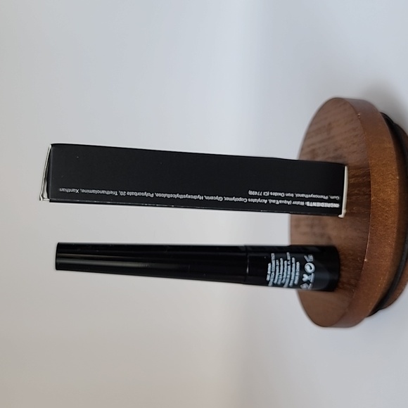 Aesthetica Liquid Eyeliner - Black - Picture 7 of 11